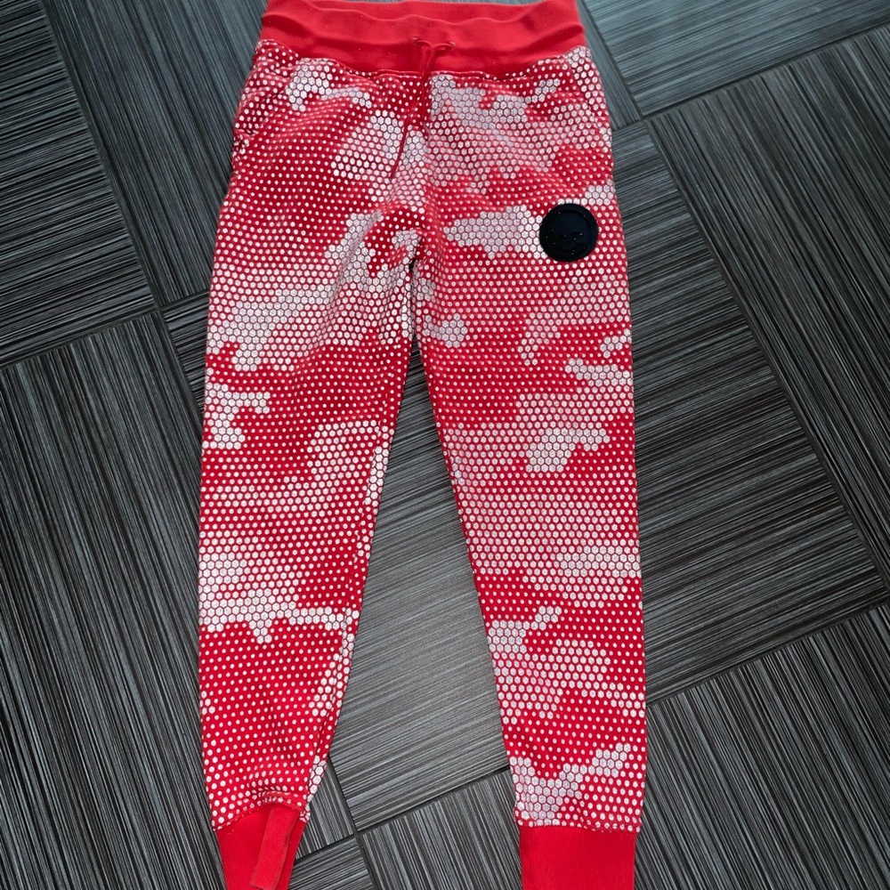 Men’s hydrogen red Camouflage sweatpants size medium M